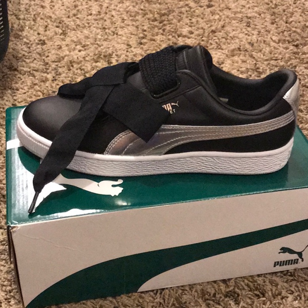 ✨PUMA WOMENS BASKET HEART SIZE 8.5 PUMA BLACK✨
